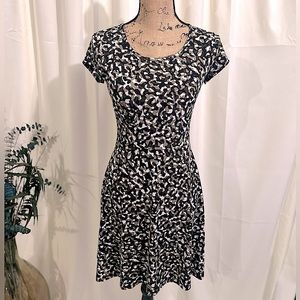 Michael Kors MK Women’s Camouflage Fit & dress size XS